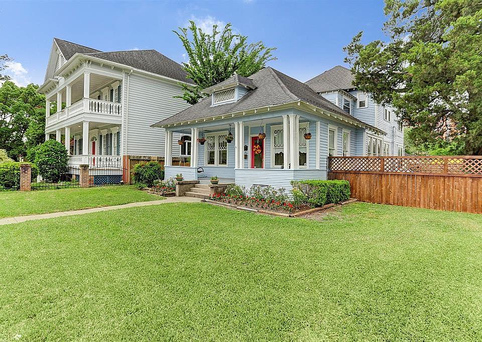 Houston Heights neighborhood view — Houston TX