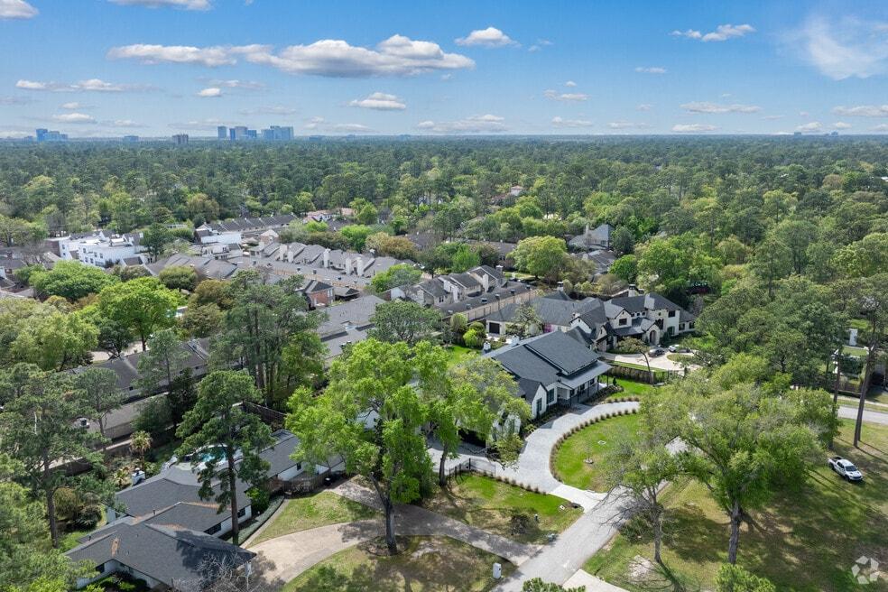 Memorial upscale home exterior — Houston TX