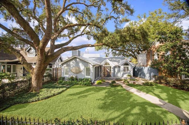 Southampton Place residential street view — Houston TX