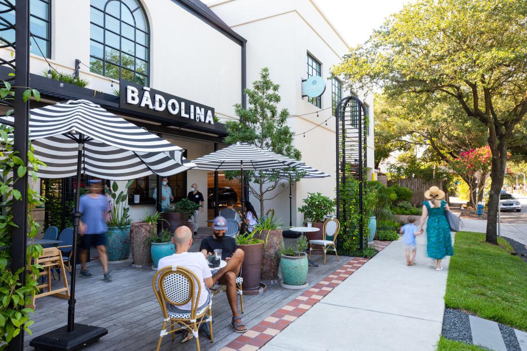 Southampton Place neighborhood streetscape — Houston TX