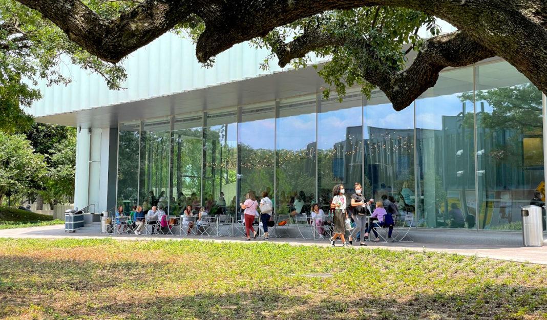 Southampton Place luxury property — Houston TX